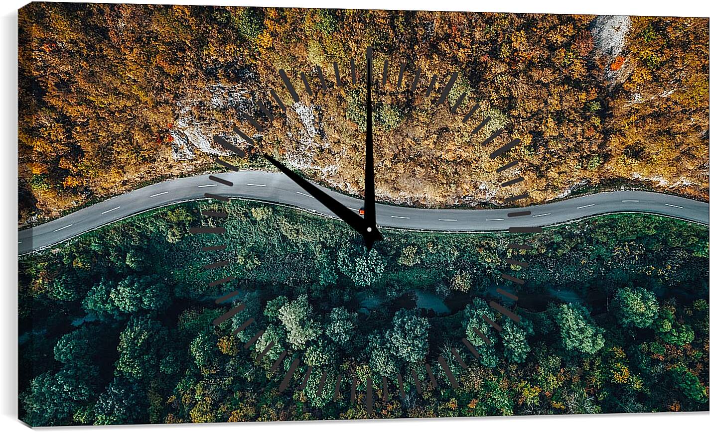 Часы картина - Дорога разделяющая лес
