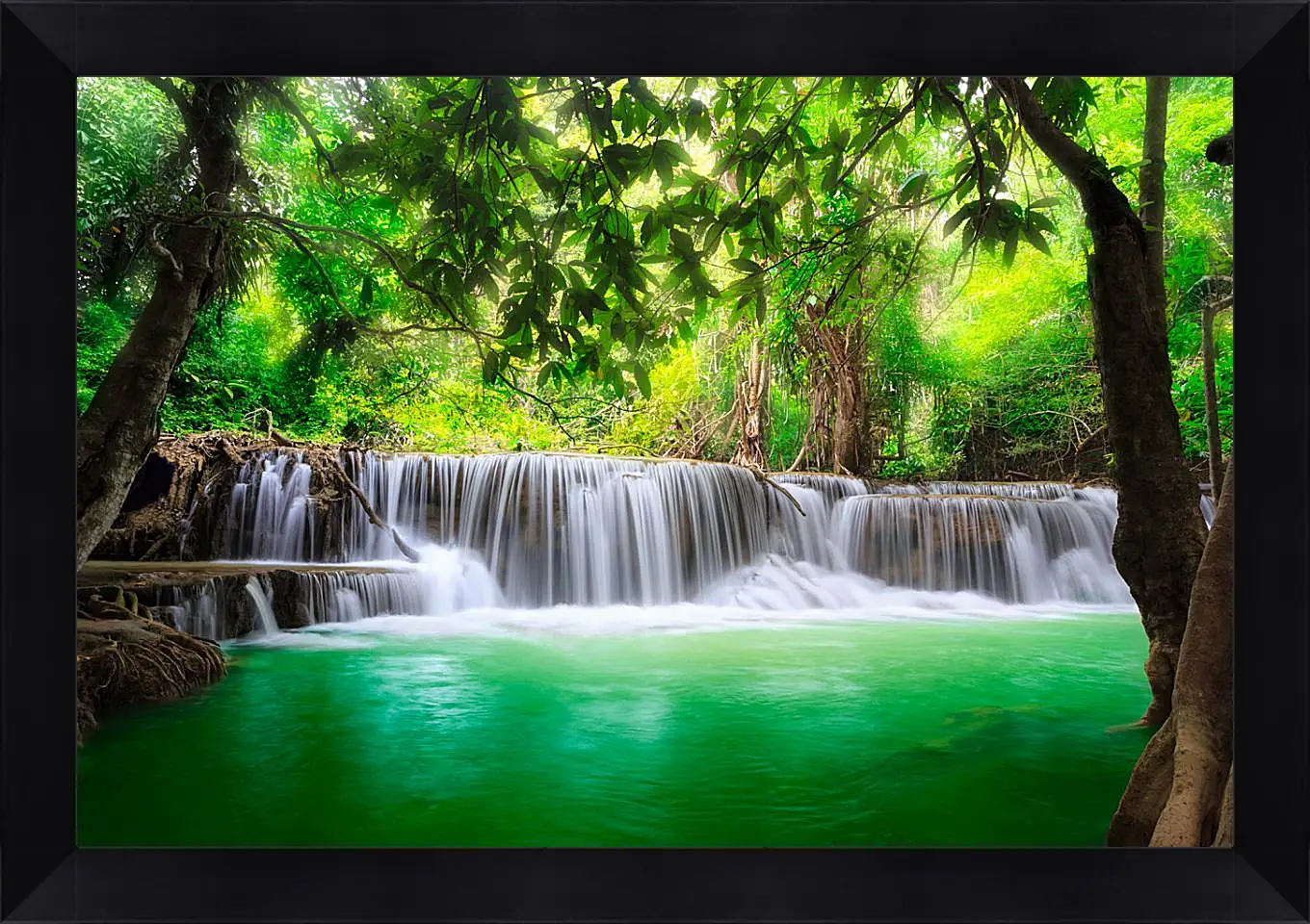 Картина в раме - Водопад в лесу