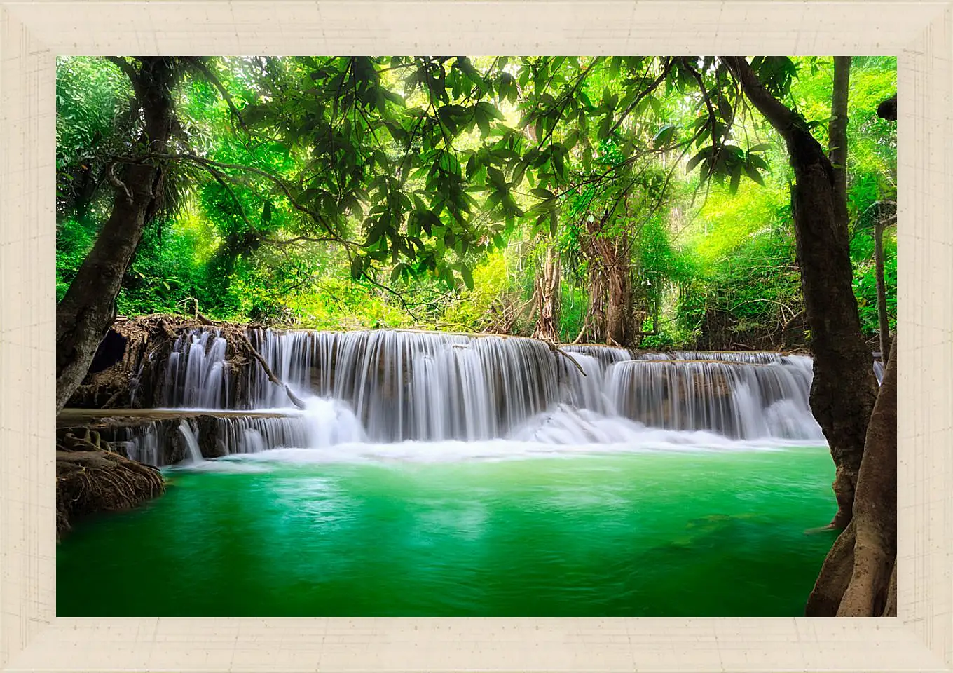 Картина в раме - Водопад в лесу