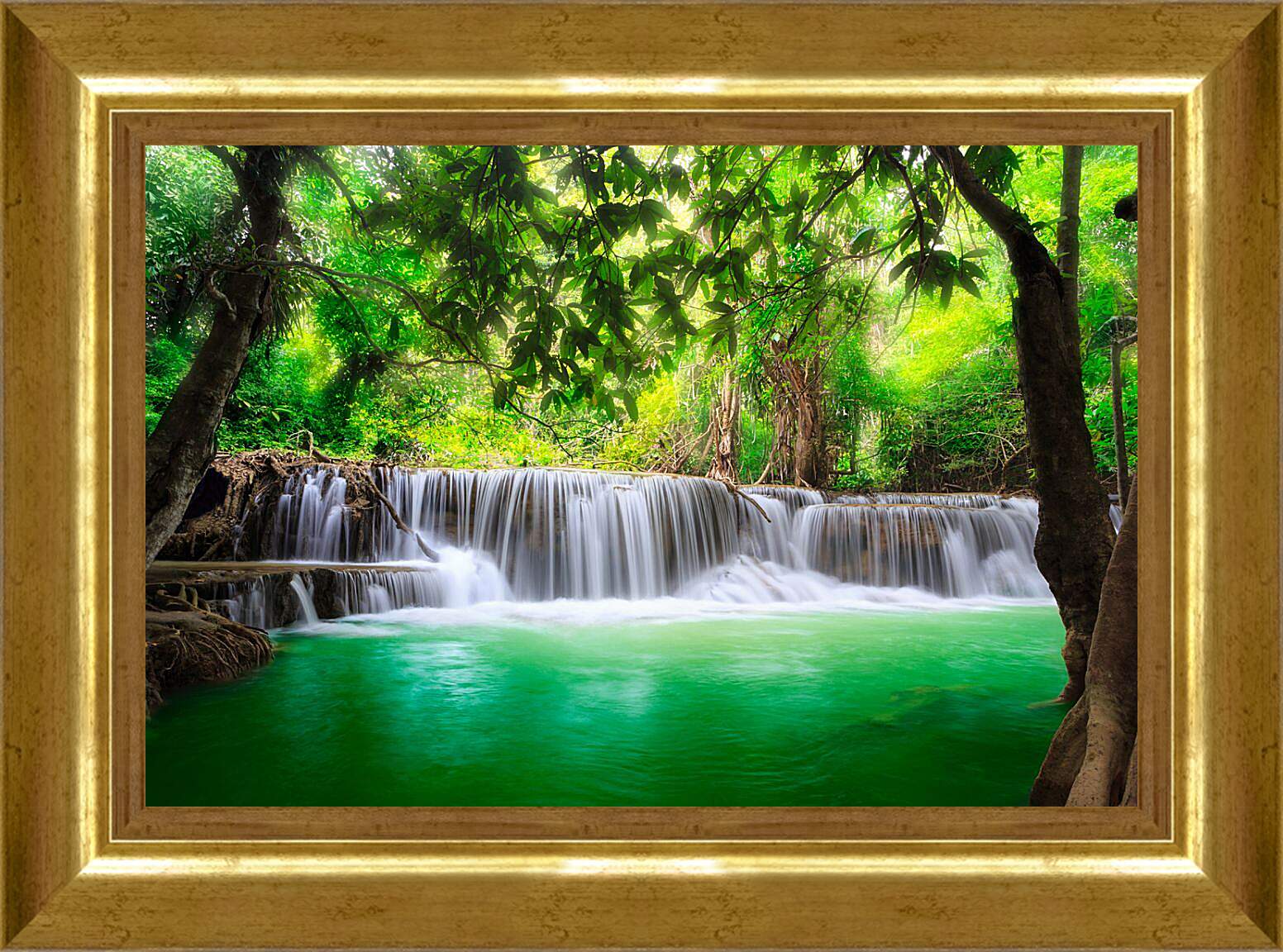 Картина в раме - Водопад в лесу