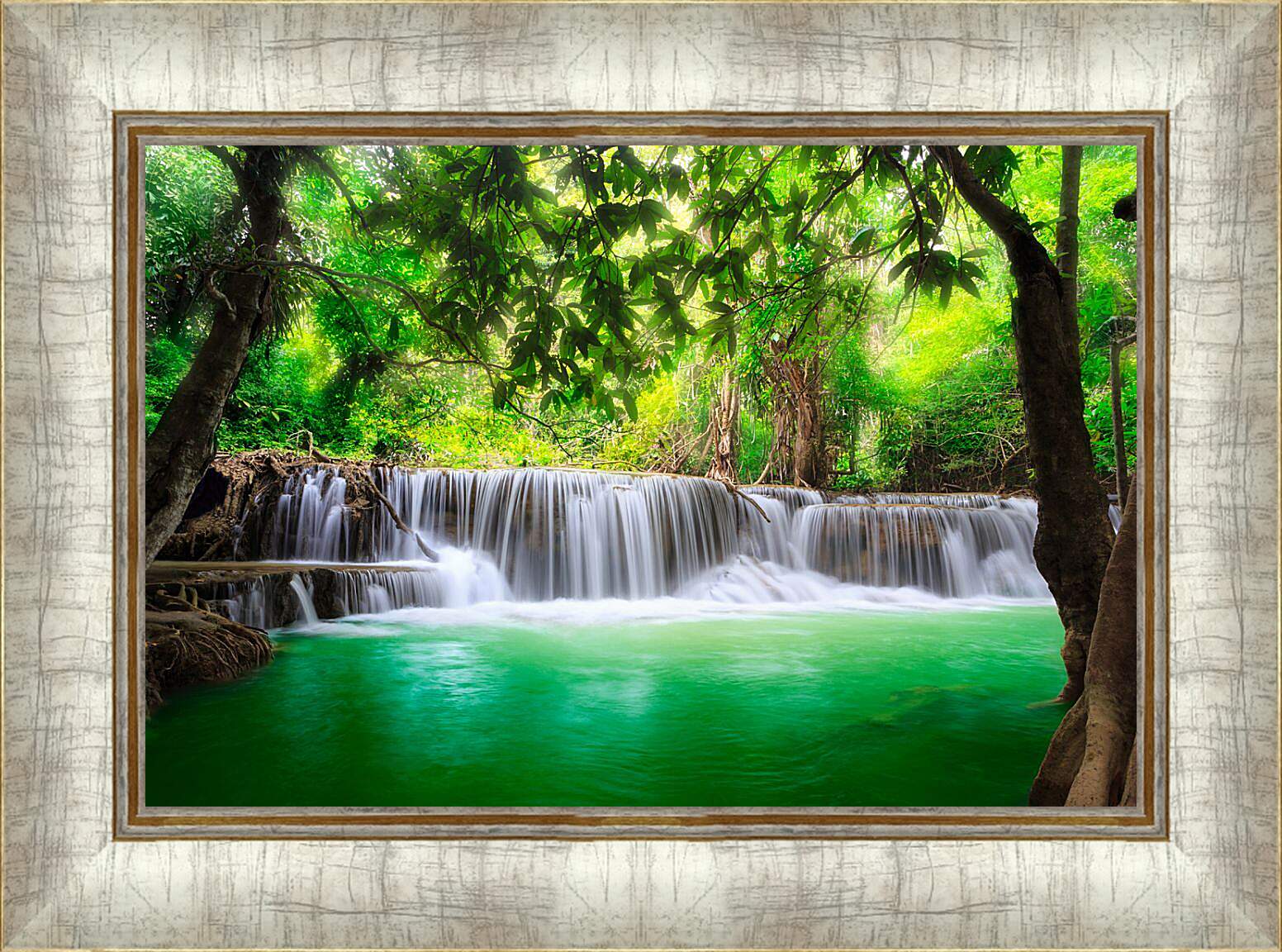 Картина в раме - Водопад в лесу
