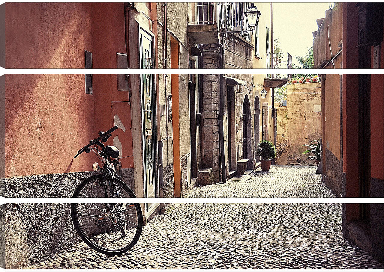 Модульная картина - велосипед на улочке города Белладжио