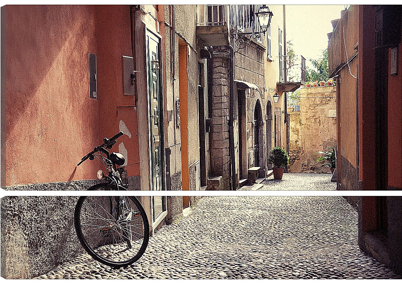Модульная картина - велосипед на улочке города Белладжио