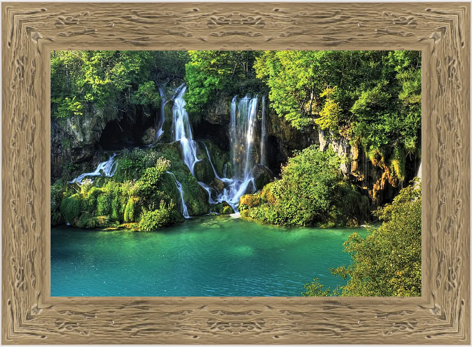 Картина в раме - Водопады