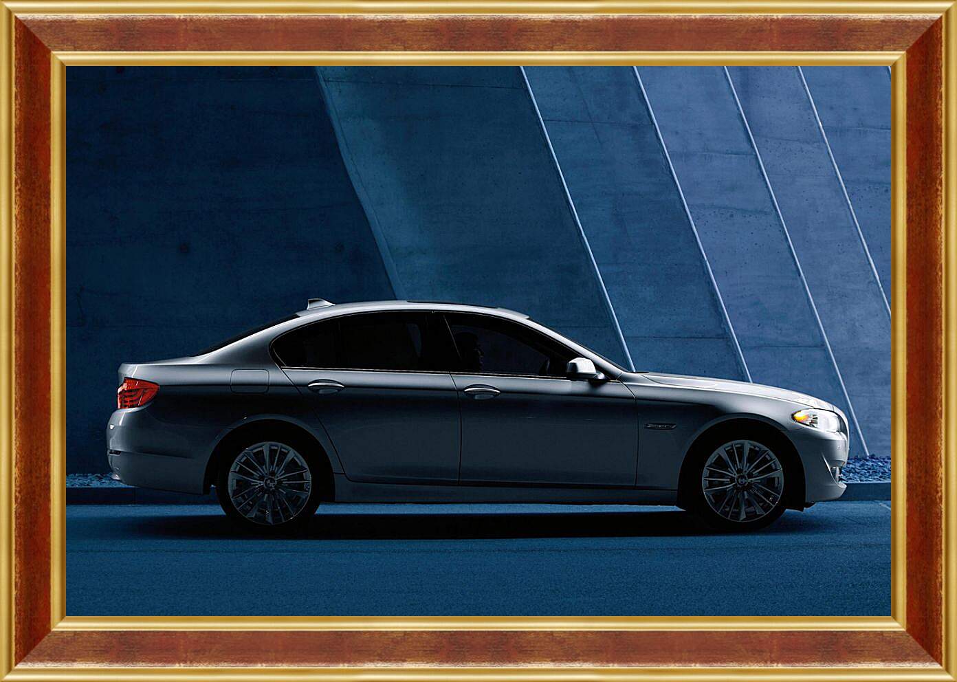 Картина в раме - BMW 5 серия в профиль