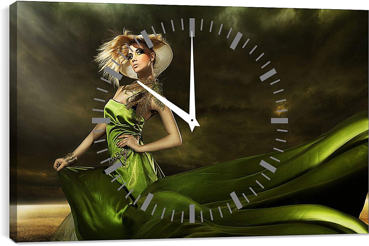 Часы картина - Зеленое платье в поле