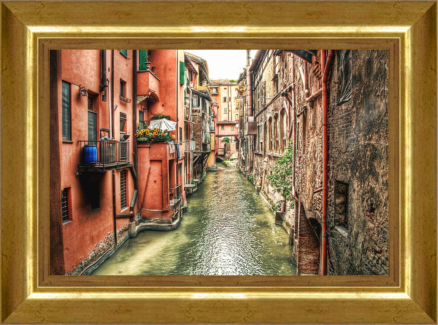 Картина в раме - Маленький канал. Италия.