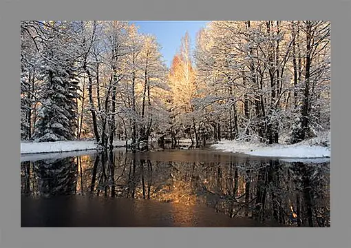 Картина в раме - Немного снега в лесу