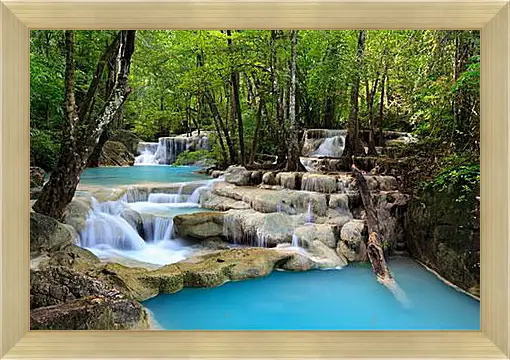 Картина в раме - Небольшой водопад в лесу