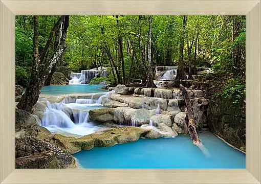 Картина в раме - Небольшой водопад в лесу