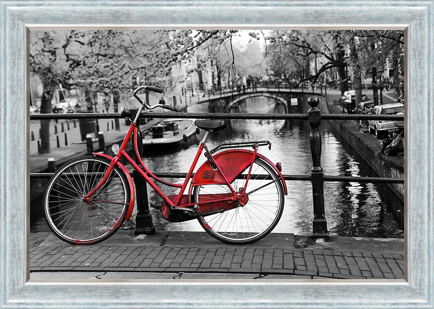 Картина в раме - Красный велосипед