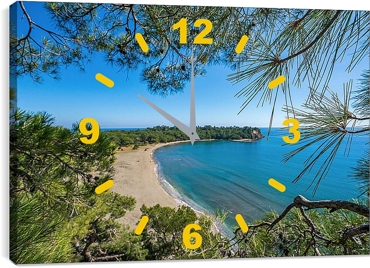 Часы картина - Вид на пляж и море через ветки
