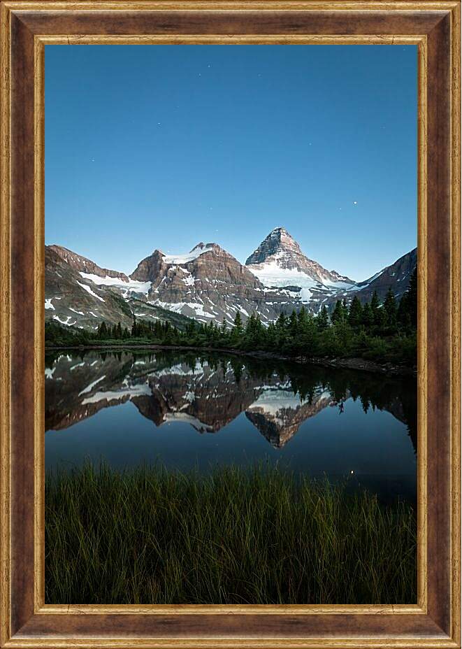 Картина в раме - Небольшое озеро на фоне гор