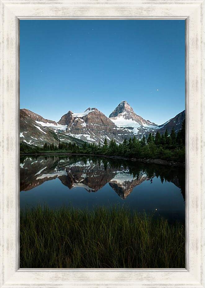 Картина в раме - Небольшое озеро на фоне гор