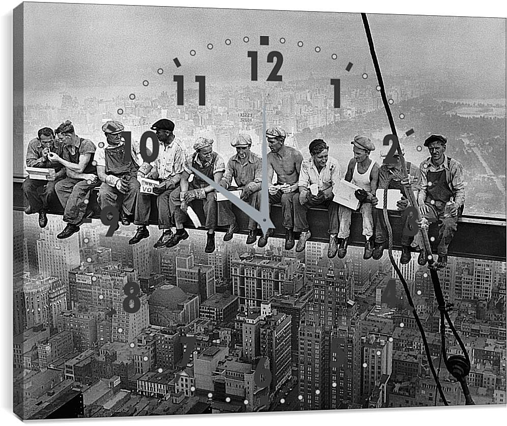 Часы картина - Рабочие на балке, Обед над Манхеттеном. Строительство Эмпайр стейт билдинг