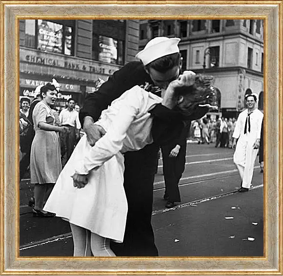 Картина в раме - VJ Day, The Kiss - Безоговорочная капитуляция, Поцелуй на Таймс Сквер
