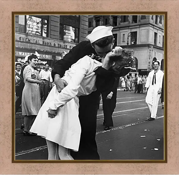 Картина в раме - VJ Day, The Kiss - Безоговорочная капитуляция, Поцелуй на Таймс Сквер
