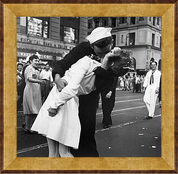 Картина в раме - VJ Day, The Kiss - Безоговорочная капитуляция, Поцелуй на Таймс Сквер
