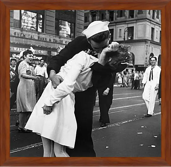 Картина в раме - VJ Day, The Kiss - Безоговорочная капитуляция, Поцелуй на Таймс Сквер
