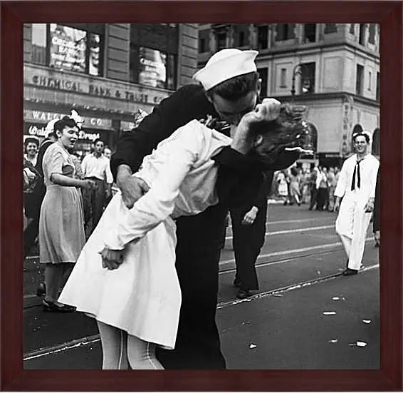 Картина в раме - VJ Day, The Kiss - Безоговорочная капитуляция, Поцелуй на Таймс Сквер
