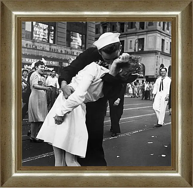 Картина в раме - VJ Day, The Kiss - Безоговорочная капитуляция, Поцелуй на Таймс Сквер
