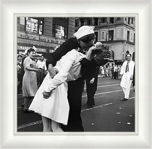 Картина в раме - VJ Day, The Kiss - Безоговорочная капитуляция, Поцелуй на Таймс Сквер
