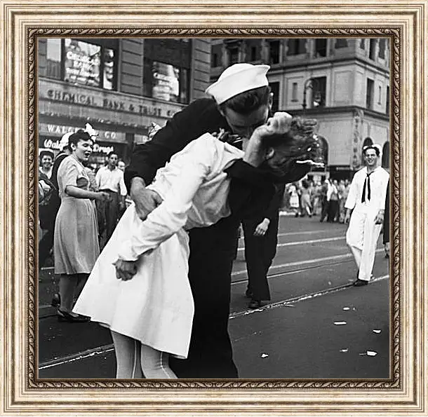 Картина в раме - VJ Day, The Kiss - Безоговорочная капитуляция, Поцелуй на Таймс Сквер
