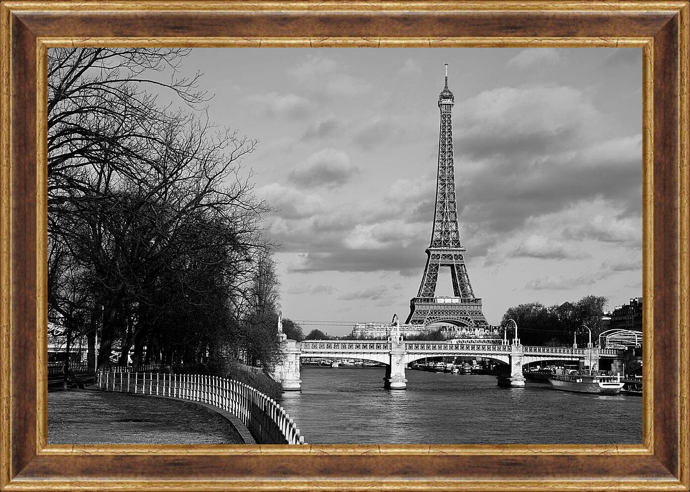 Картина в раме - Эйфелева башня вид с реки Сена
