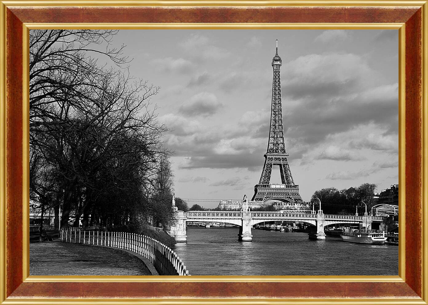 Картина в раме - Эйфелева башня вид с реки Сена
