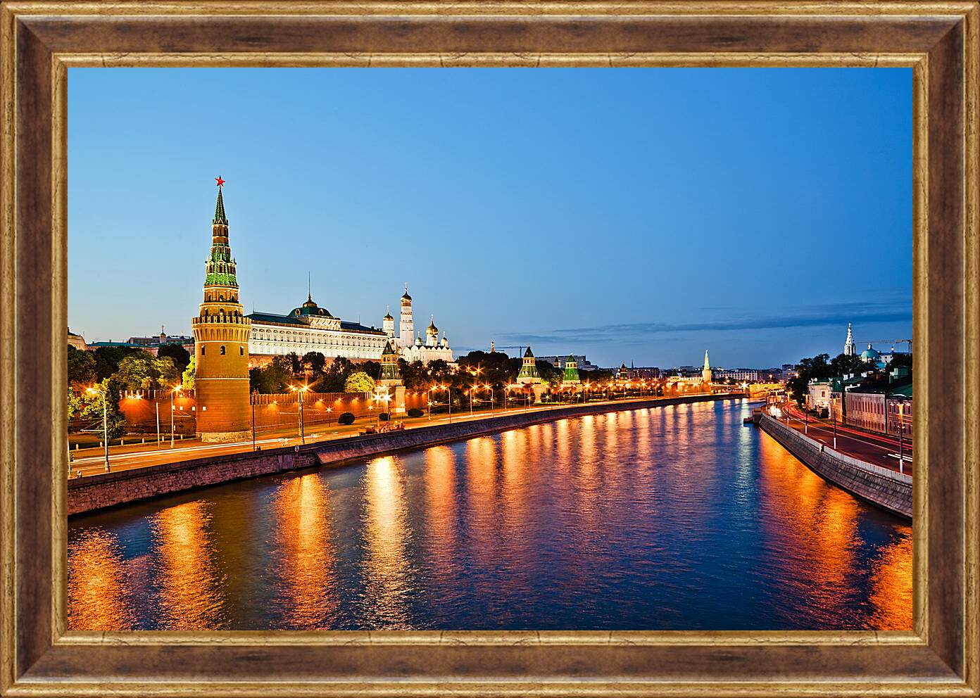 Картина в раме - Москва река и Кремль