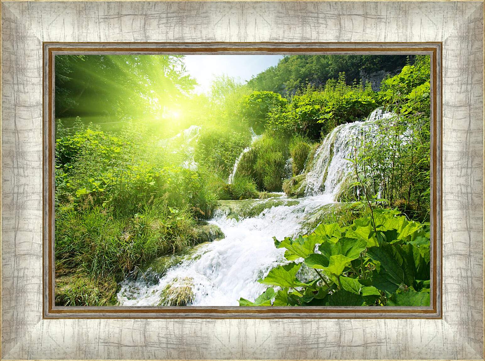 Картина в раме - Водопад в лесу под солнцем