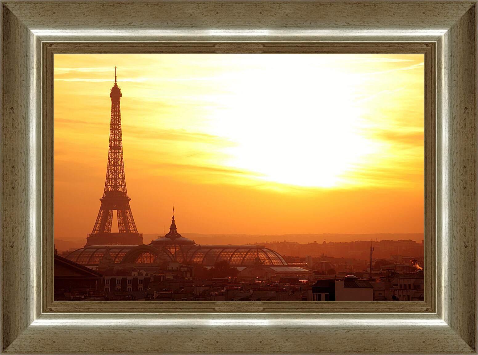 Картина в раме - Париж в лучах заката