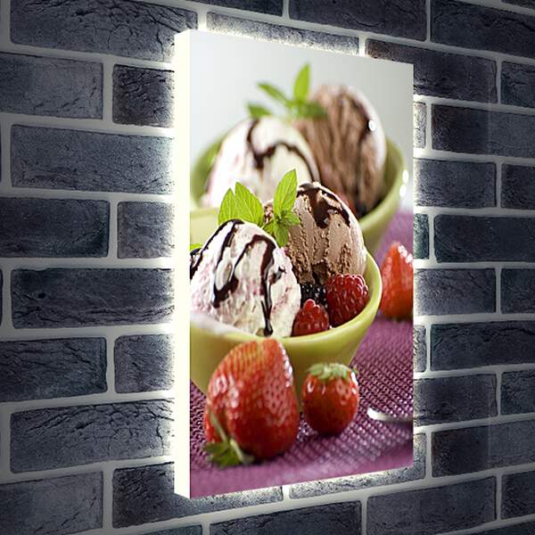 Лайтбокс световая панель - Мороженое с малиной и клубникой
