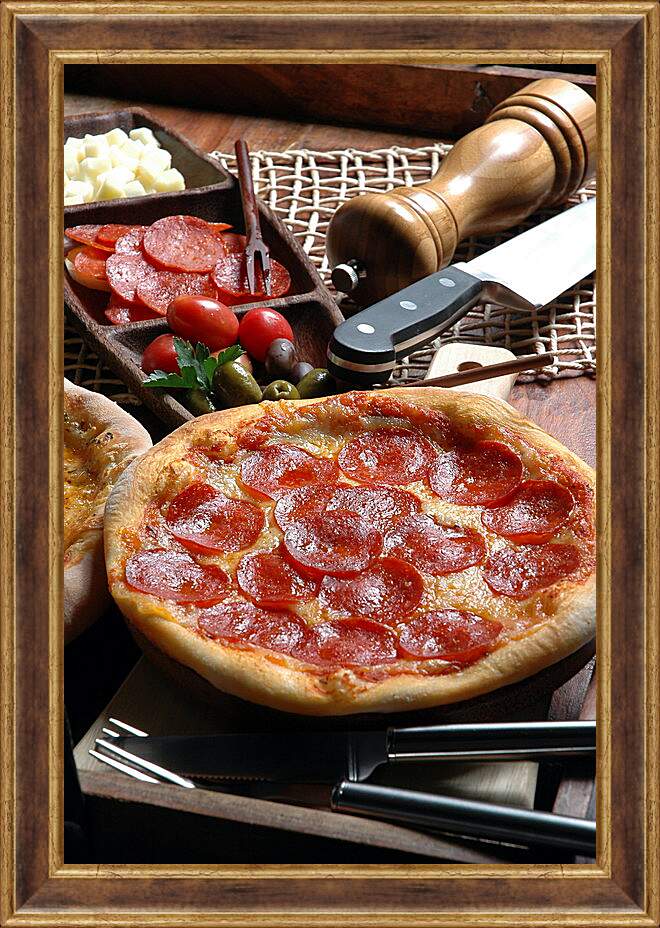 Картина в раме - Пицца с салями