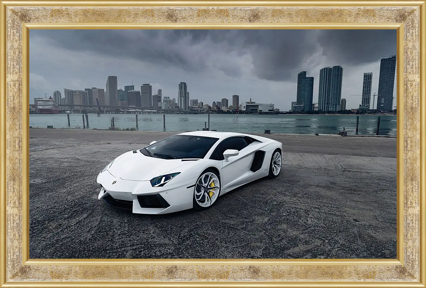 Картина в раме - Белый Lamborghini Aventador