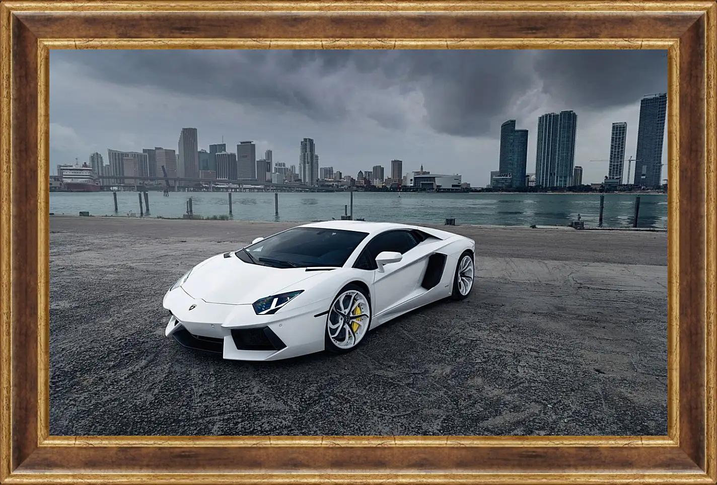 Картина в раме - Белый Lamborghini Aventador