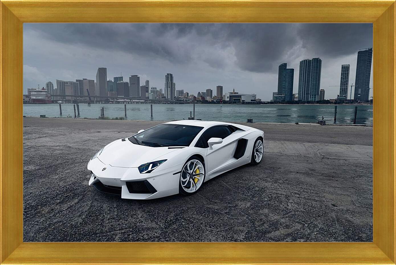 Картина в раме - Белый Lamborghini Aventador