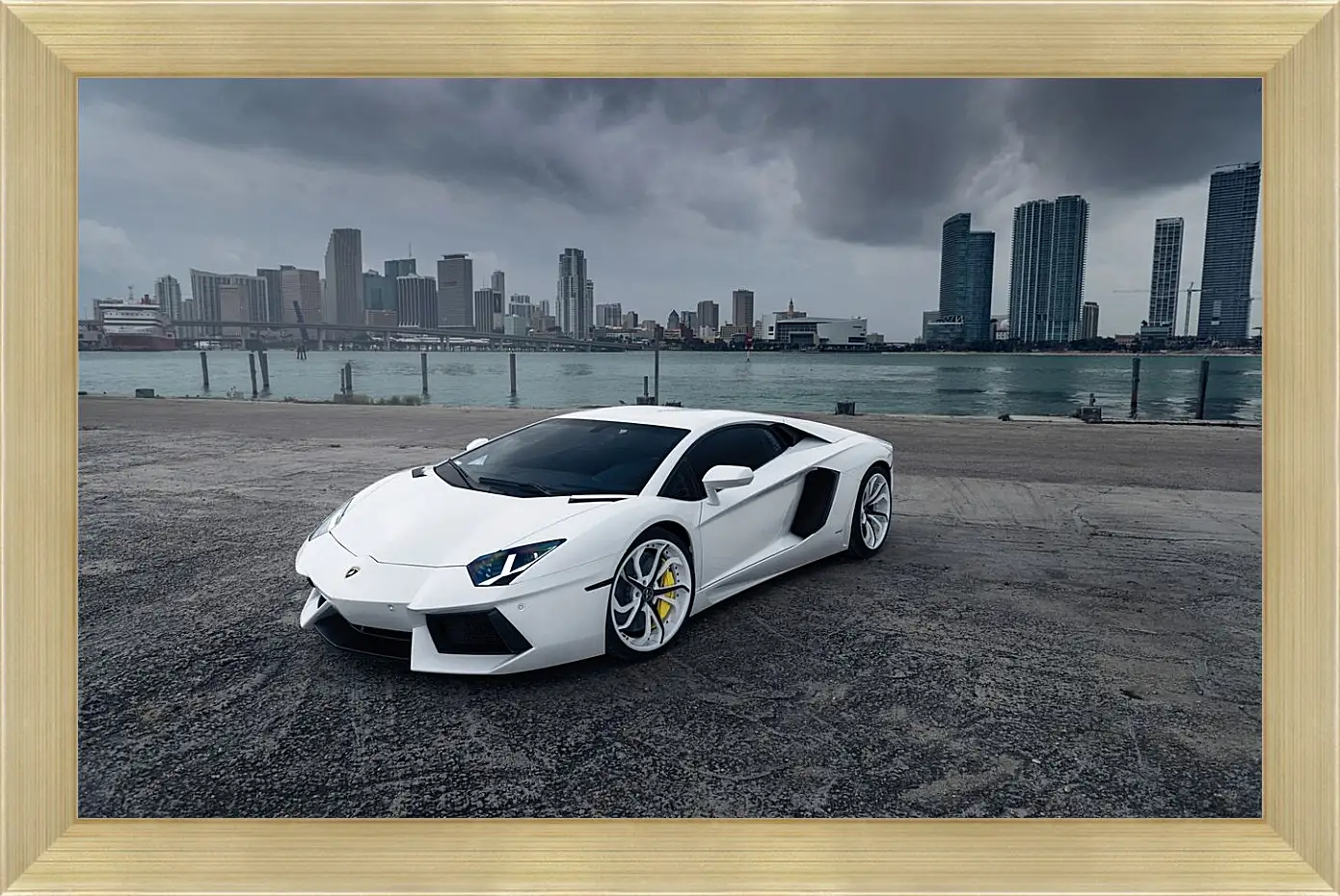 Картина в раме - Белый Lamborghini Aventador