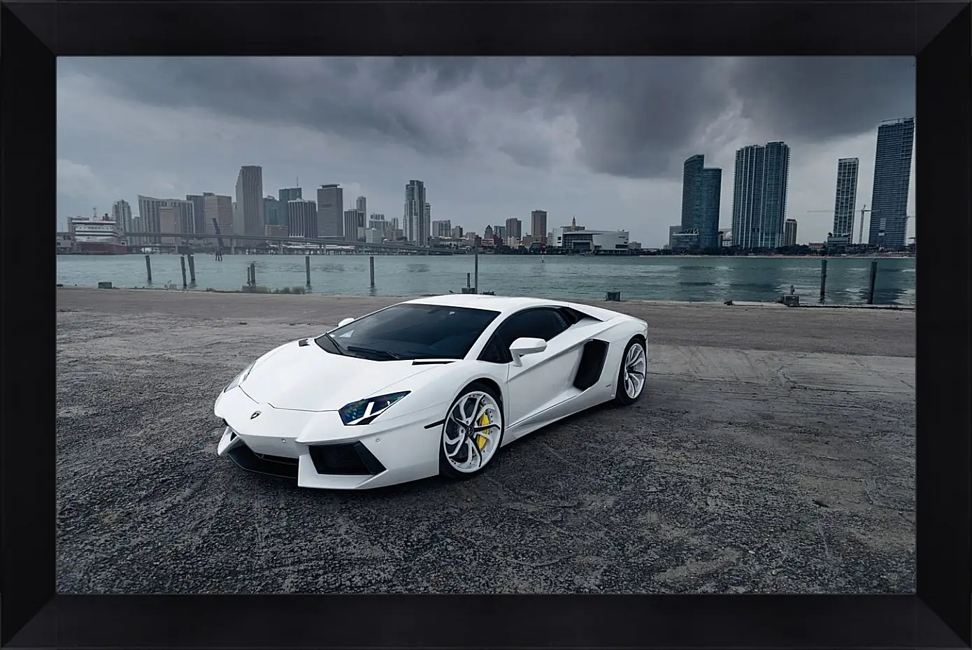 Картина в раме - Белый Lamborghini Aventador