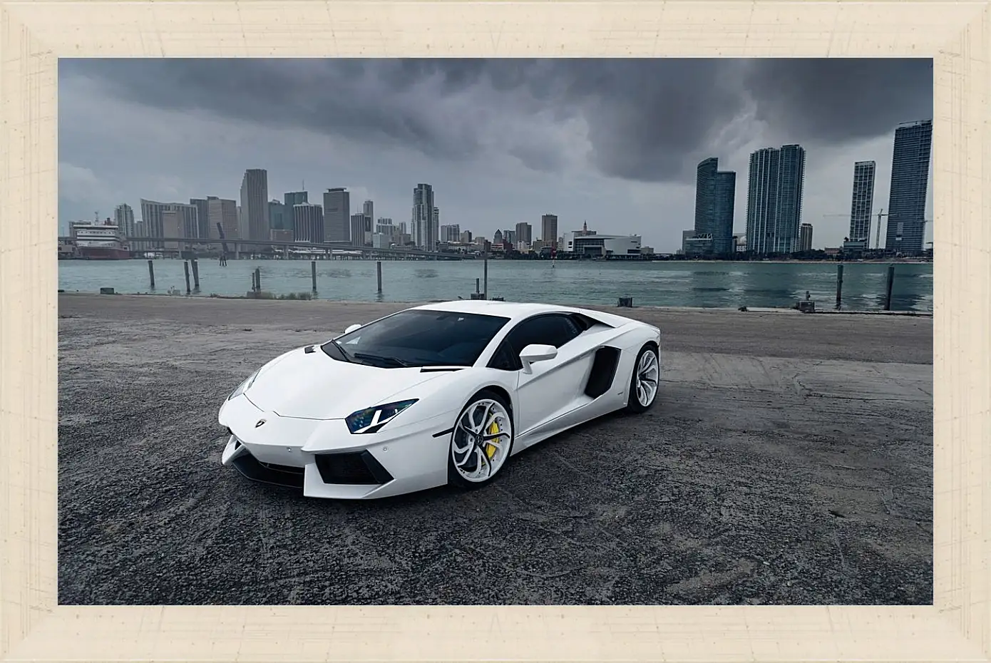 Картина в раме - Белый Lamborghini Aventador