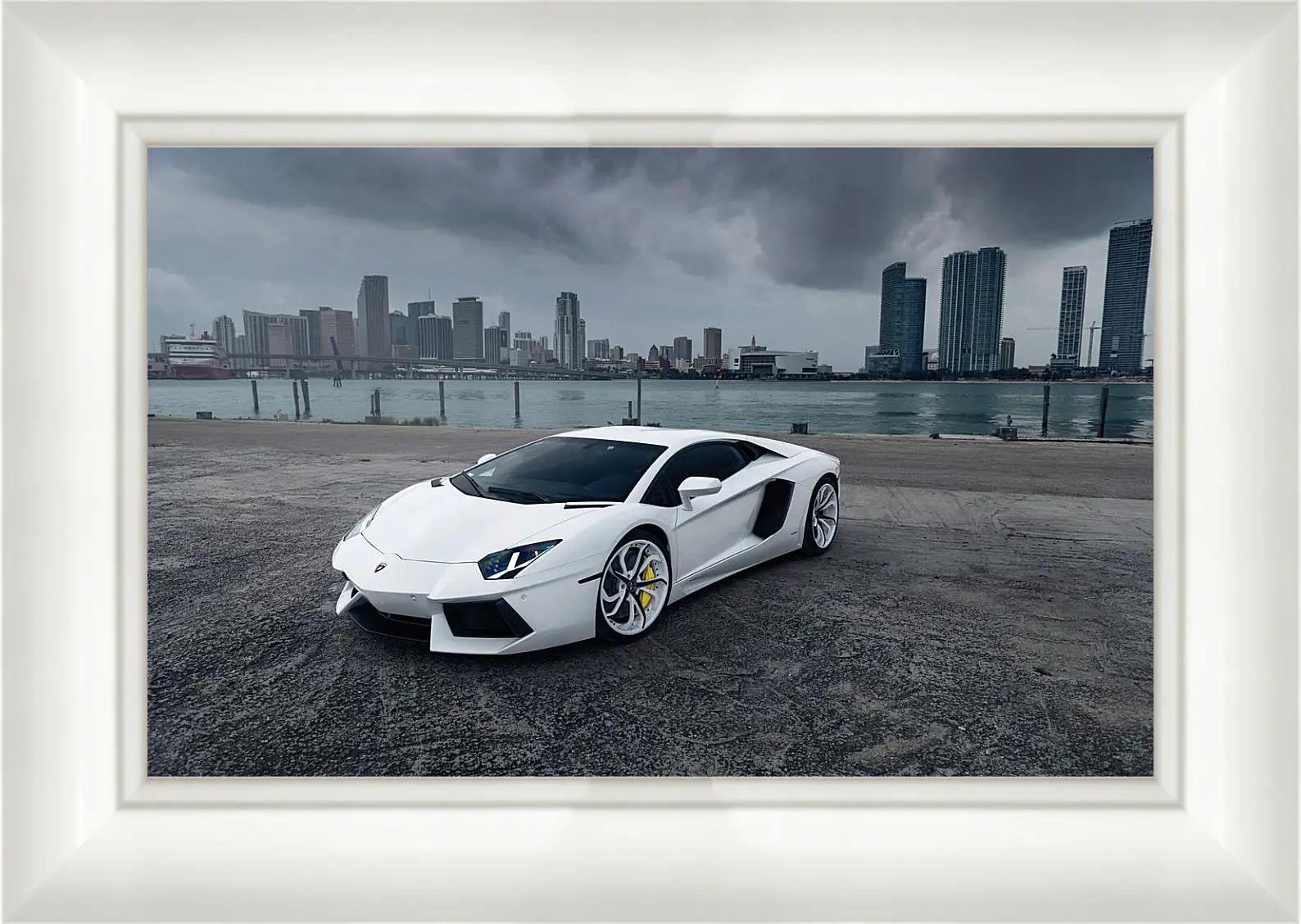 Картина в раме - Белый Lamborghini Aventador