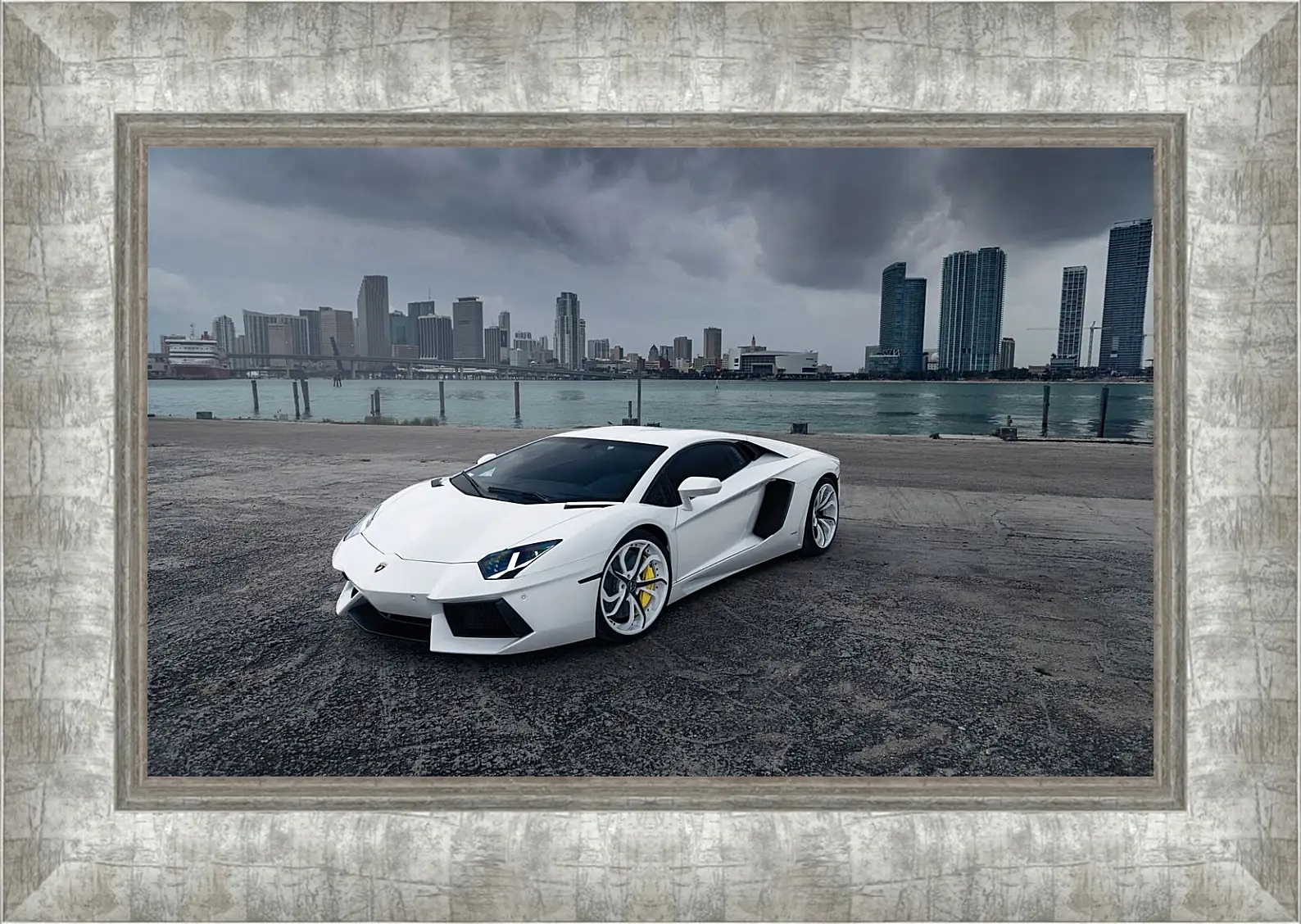 Картина в раме - Белый Lamborghini Aventador