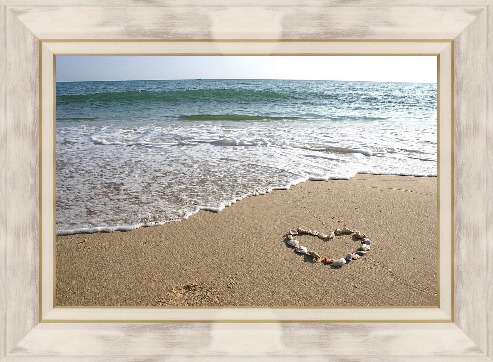 Картина в раме - Сердце на плаже

