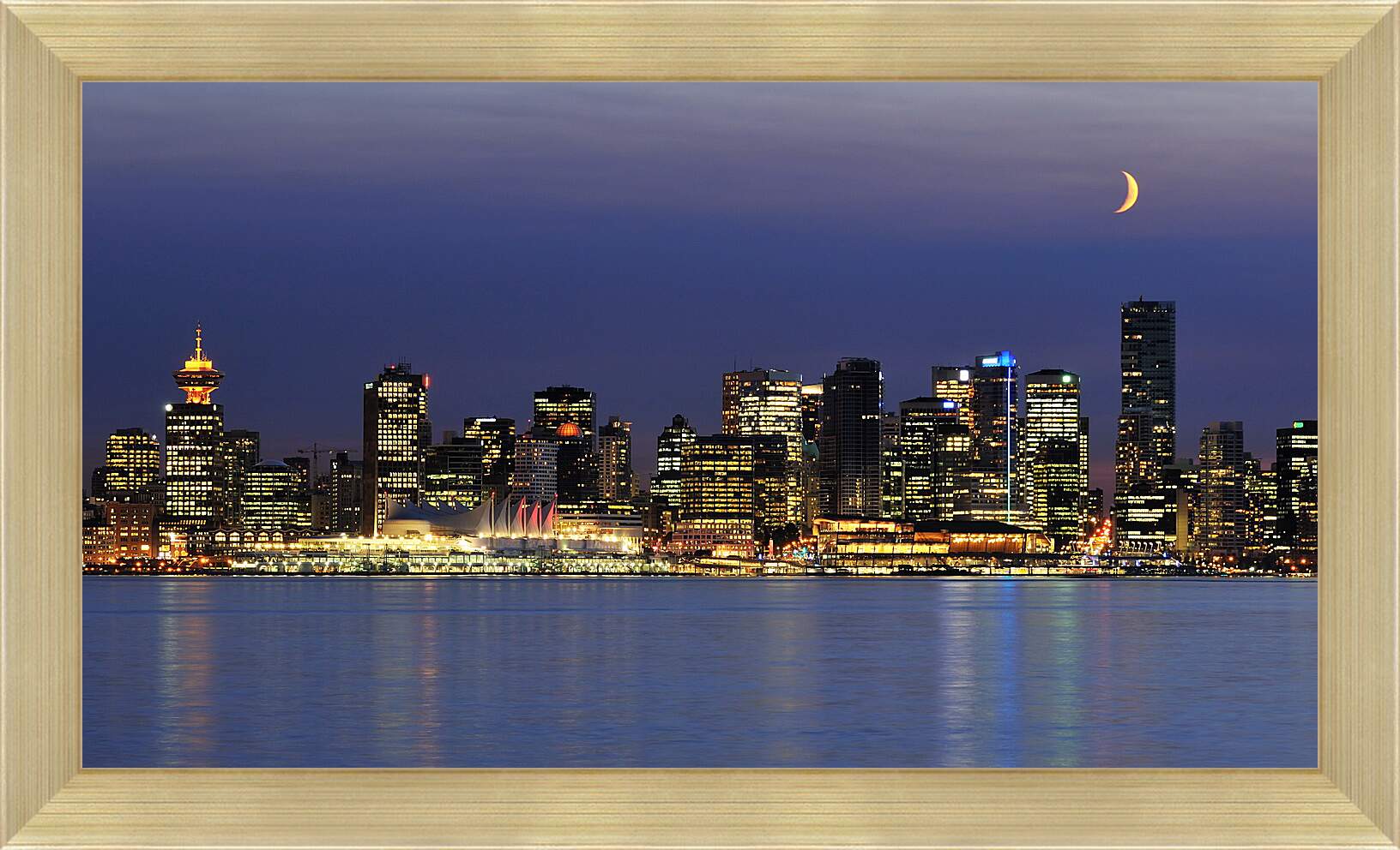 Картина в раме - Месяц над Ванкувером
