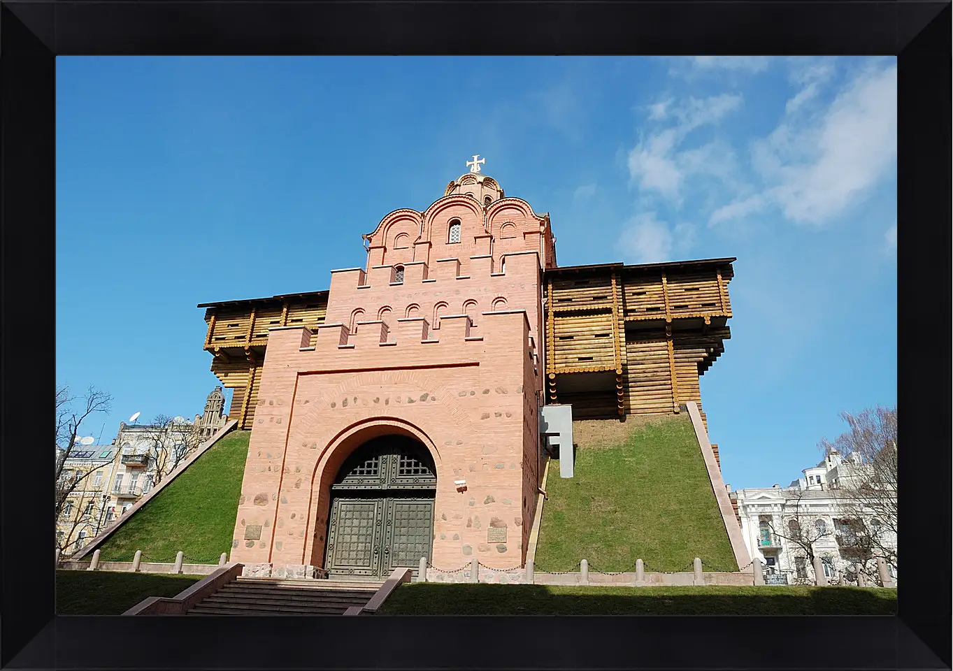 Картина в раме - Храм в Киеве
