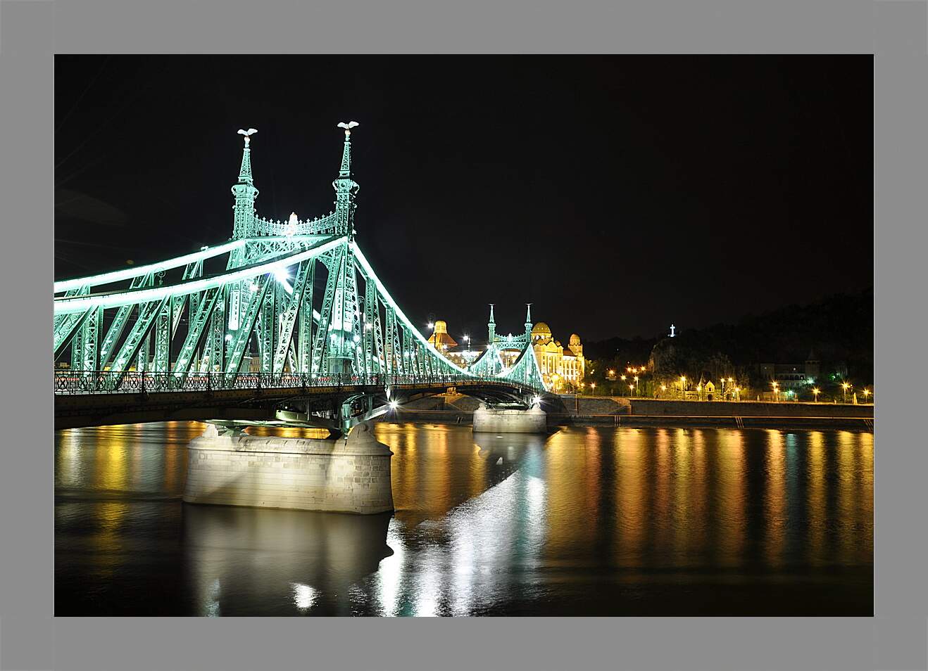 Картина в раме - Ночь, мост, Будапешт