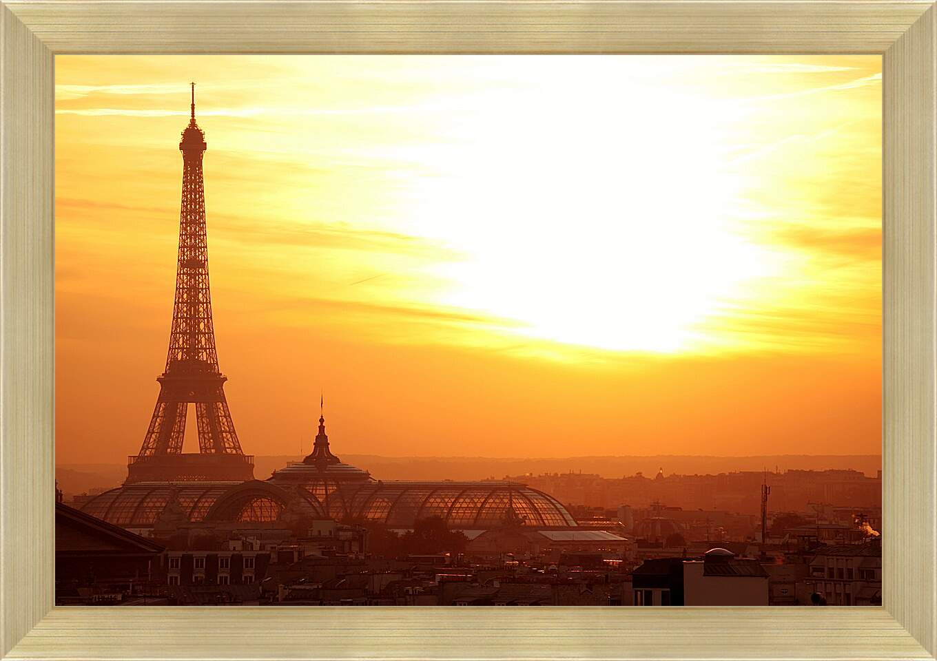 Картина в раме - Париж в лучах заката
