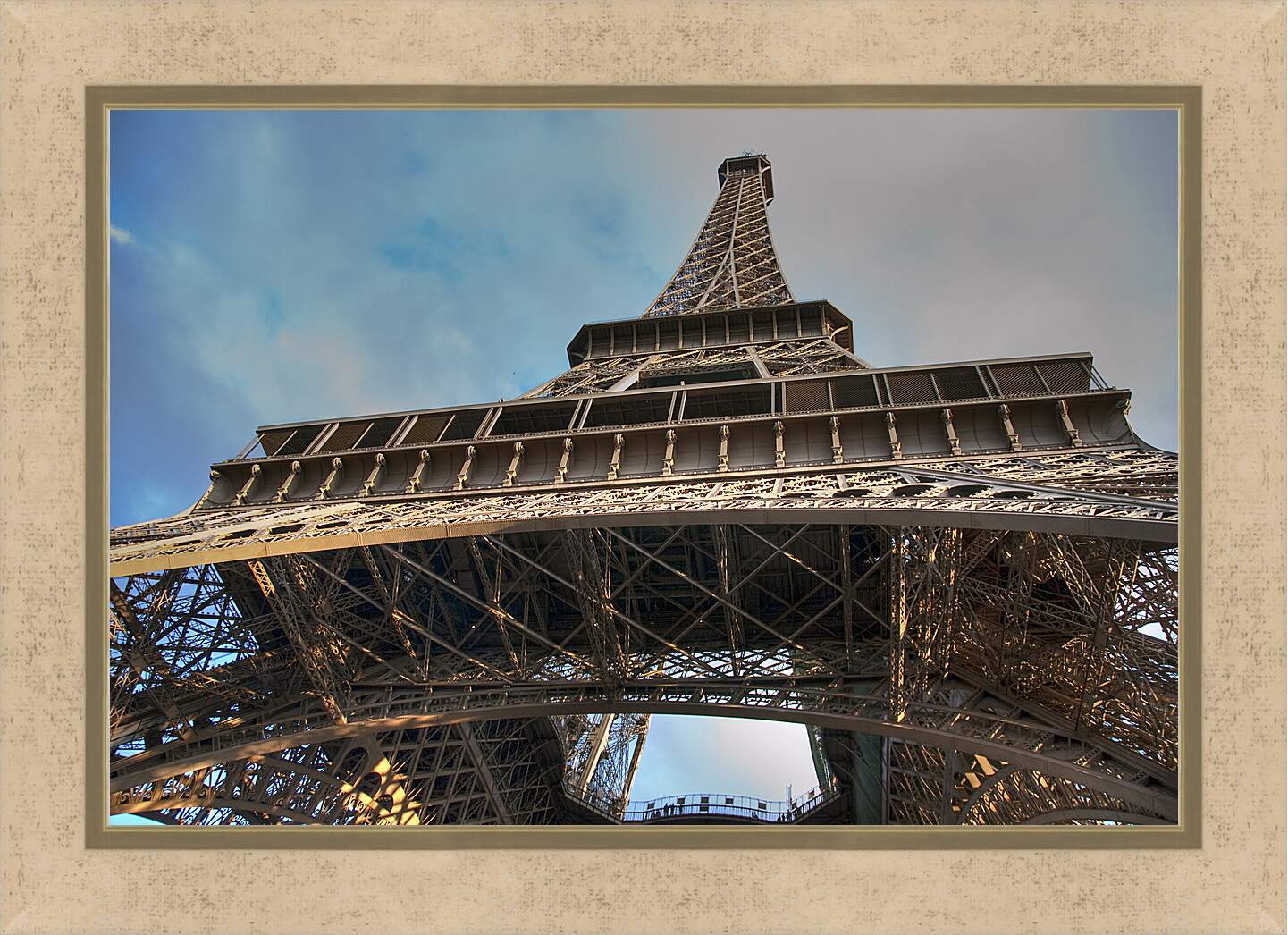 Картина в раме - Эйфелева башня
