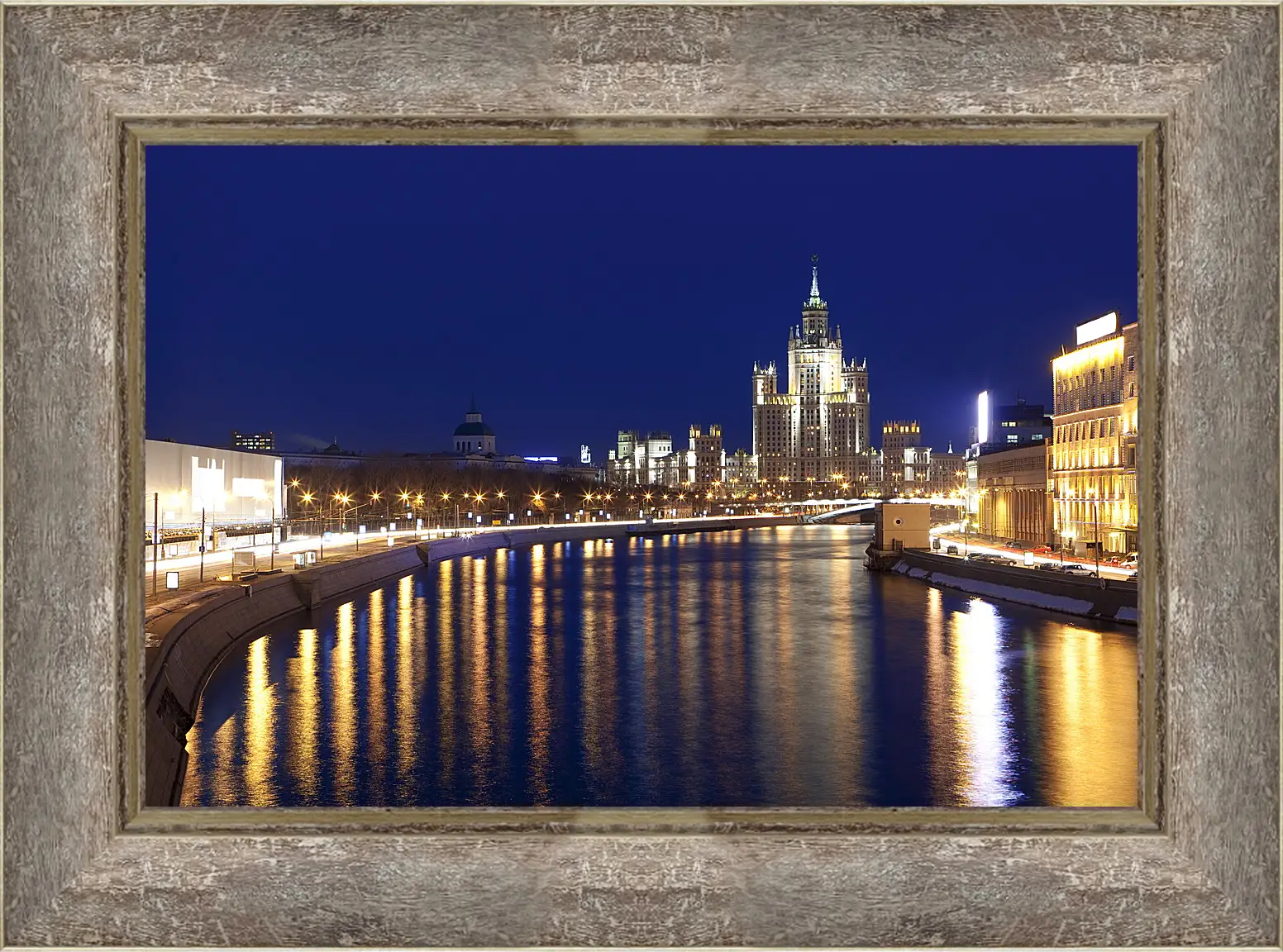 Картина в раме - Москва набережная
