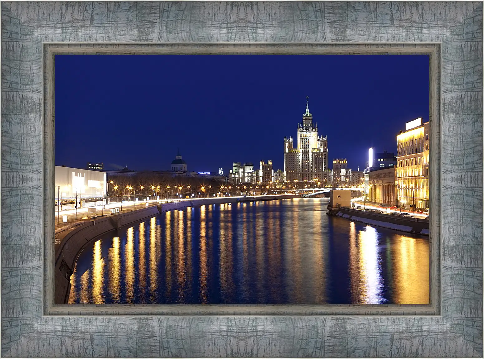 Картина в раме - Москва набережная
